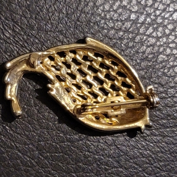 VINTAGE Gold Tone Lacy Gold Fish Brooch Taiwan - Picture 3 of 5